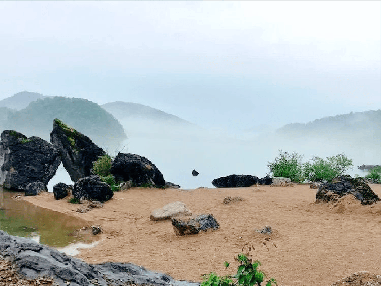 皇冠登一登二登三_登鹿溪天宝山（外三首）