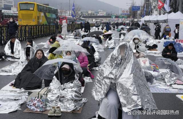 皇冠登3管理出租_韩国军警相互开火皇冠登3管理出租，百姓做好牺牲准备，尹锡悦却坐着车悄悄跑路了