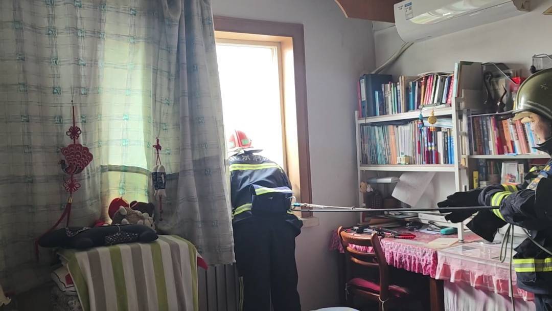 赔率转换
_北京狂风中一家住户热水器掉落赔率转换
！北京消防紧急处置！